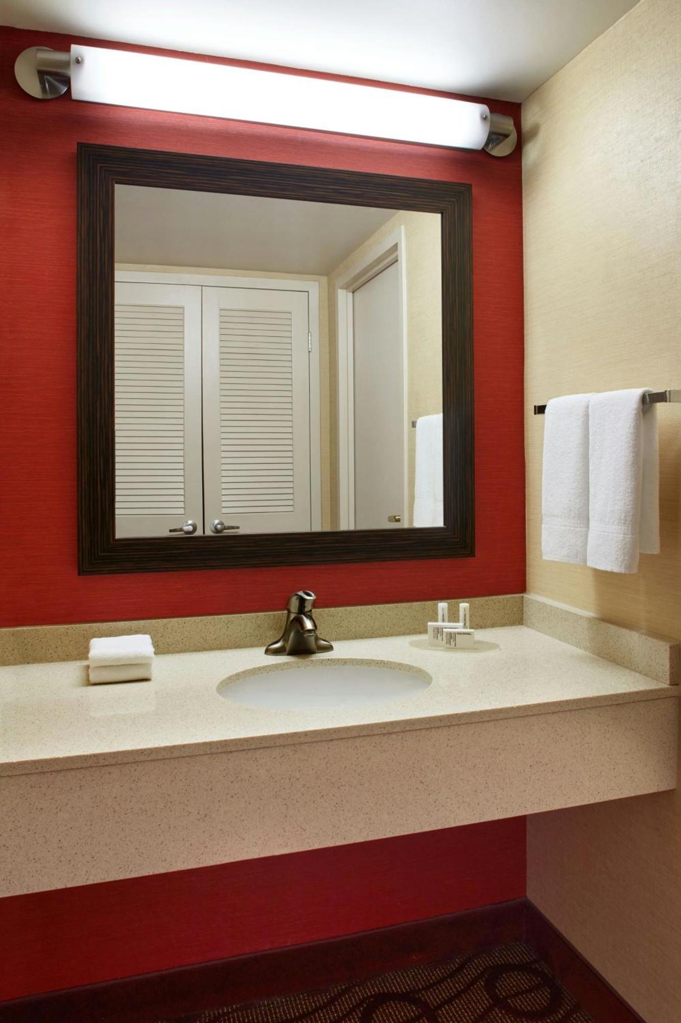 Courtyard By Marriott Niagara Falls Exterior photo